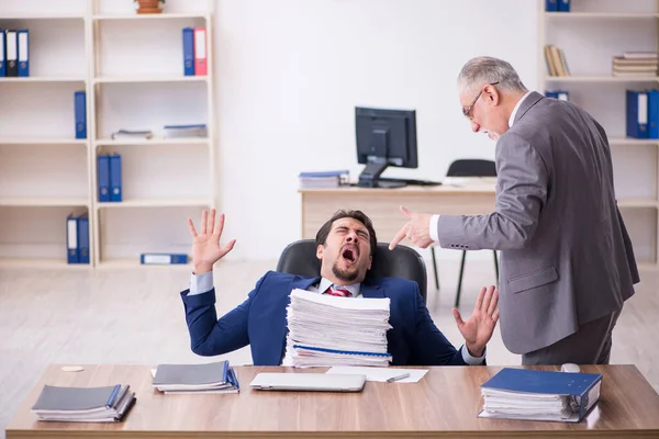 Two male employees and too much work in the office — Stock Photo, Image