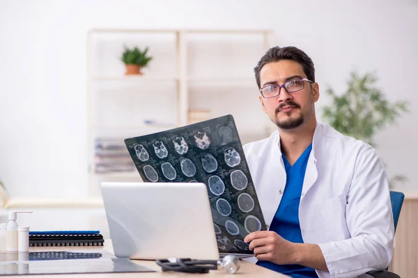 Young male doctor radiologist working in the clinic — Stock Photo, Image