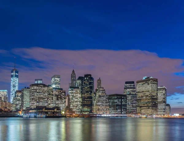 Zicht op Lower Manhattan vanuit Brooklyn — Stockfoto