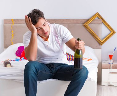 Yoğun bir Noel 'den sonra evde parti var.