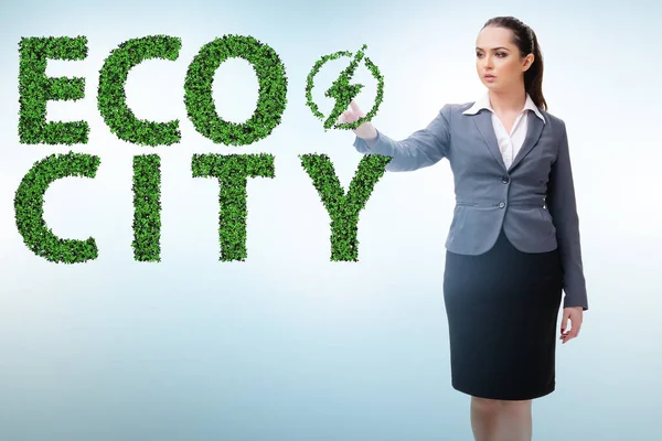 Ecocity concetto di ecologia con donna d'affari — Foto Stock