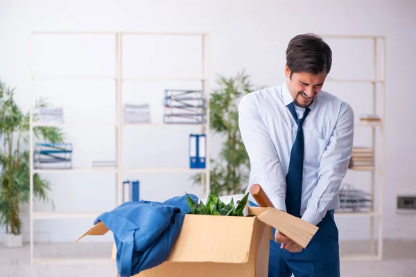 Young male employee in business relocation concept — Stock Photo, Image