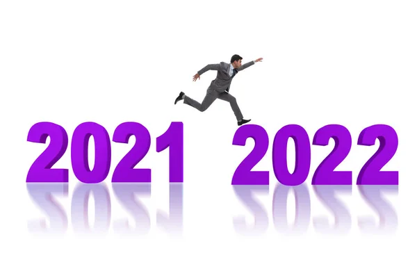 Empresário saltando do ano 2021 para 2022 — Fotografia de Stock