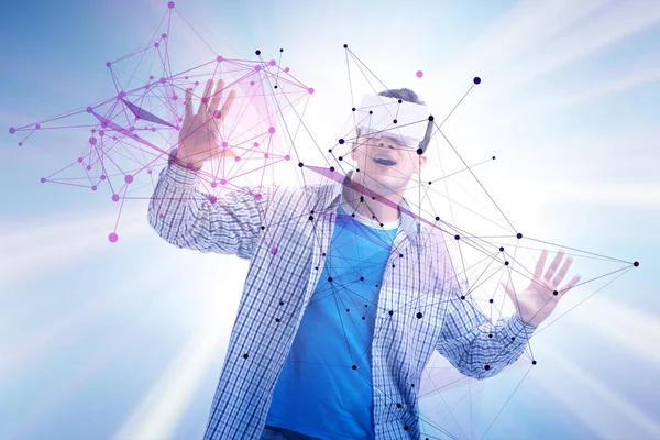 Άνθρωπος σε νευρωνικό δίκτυο με γυαλιά VR — Φωτογραφία Αρχείου