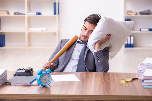 Joven empleado masculino en concepto de sueño excesivo —  Fotos de Stock