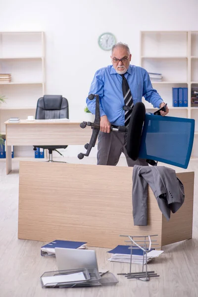 Old male employee unhappy with excessive work in the office — Stock Photo, Image