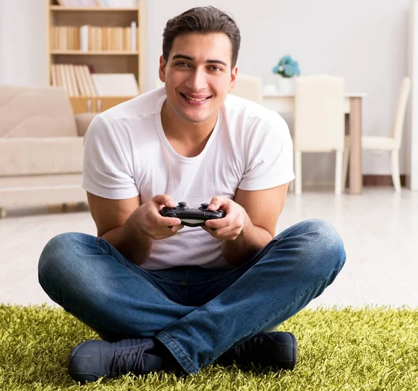 Homem viciado em jogos de computador — Fotografia de Stock