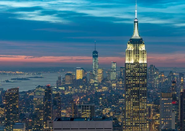 Utsikt över New York Manhattan under solnedgången timmar — Stockfoto