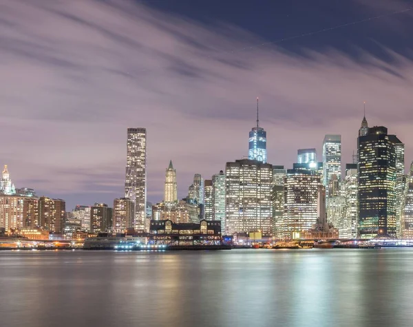 Zicht op Lower Manhattan vanuit Brooklyn — Stockfoto