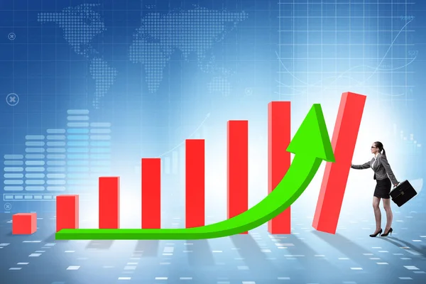 Üzletasszony támogatja a gazdasági növekedést a grafikonon — Stock Fotó