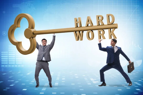 Konzept der harten Arbeit mit Schlüssel und Geschäftsmann — Stockfoto