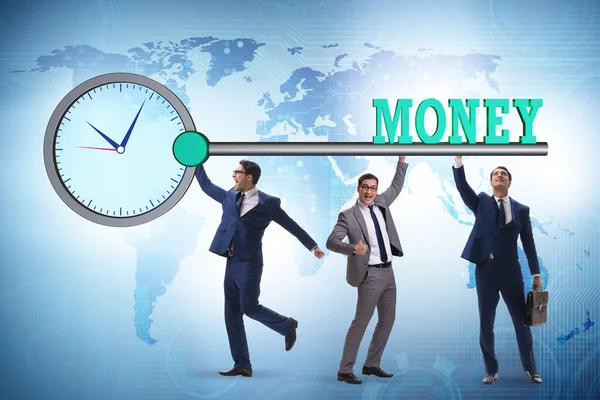 El tiempo es concepto de dinero con hombre de negocios y clave —  Fotos de Stock