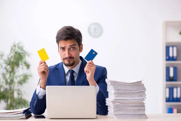 Young male employee in e-commerce concept — Stock Photo, Image