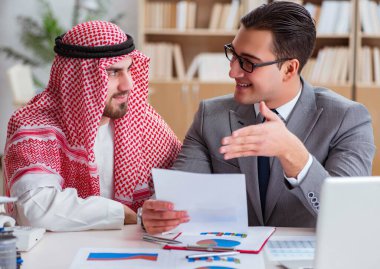 Arap işadamı ile çeşitli iş konseptleri