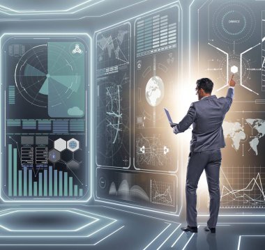 Büyük veri yönetimi kavramında iş adamı