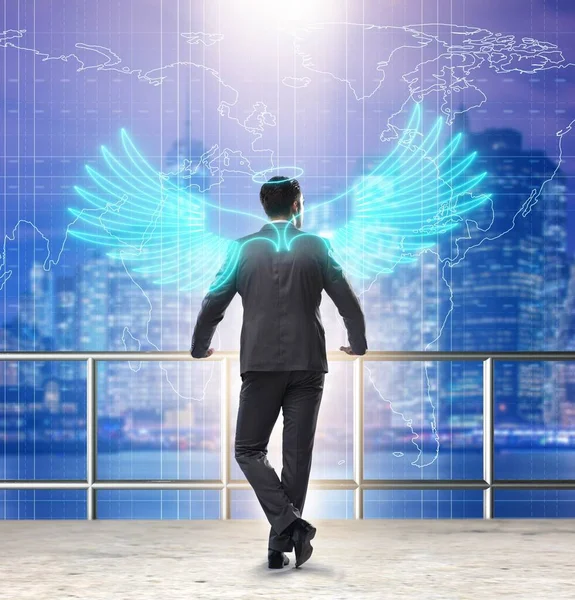 翼を持つビジネスマンとエンジェル投資家の概念 — ストック写真