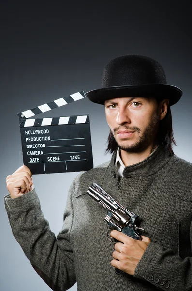 Hombre con pistola y tablero de película —  Fotos de Stock