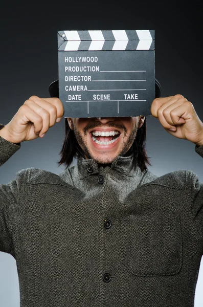 Muž s filmovou clapperboard a kloboukem — Stock fotografie