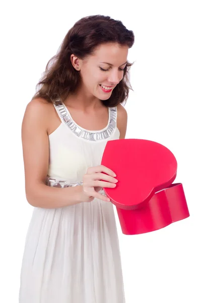 Mujer con caja de regalo aislada en blanco — Foto de Stock