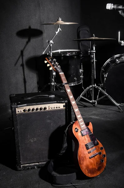 Uppsättning av musikalen instrumenterar under konsert — Stockfoto