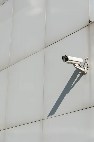 Security camera attached to the wall — Stock Photo, Image