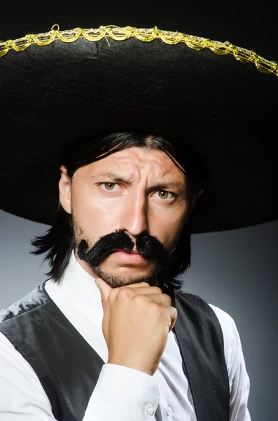 Смешной мексиканец с сомбреро в концепции — стоковое фото