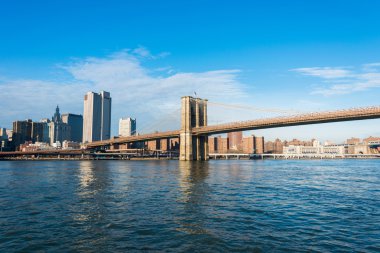 New York 'taki Brooklyn Köprüsü Aydınlık bir yaz gününde