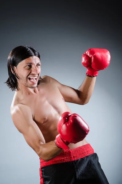 Lutador de artes marciais no treinamento — Fotografia de Stock