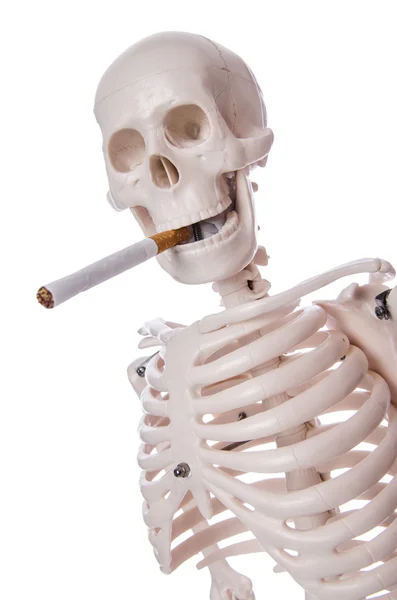 Skeleton Rookvrije sigaret geïsoleerd op wit — Stockfoto