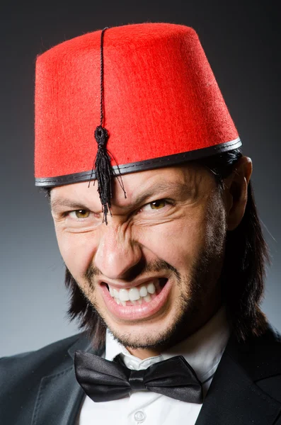 Man i traditionell turkisk hatt och klänning — Stockfoto