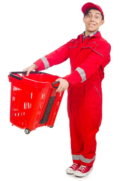 Homem em macacões vermelhos com carrinho de supermercado de compras carrinho — Fotografia de Stock