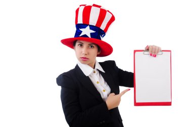 Beyaz sayfası boş Amerikan şapkalı bir kadın.