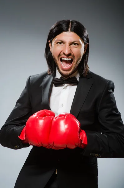 Hombre hombre de negocios con guantes de boxeo —  Fotos de Stock