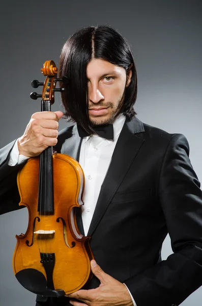 Mann Geigenspieler im musikalischen Konzept — Stockfoto