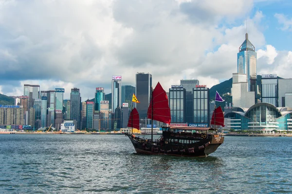 Puerto de Hong Kong con barco Aqua Luna — Foto de Stock