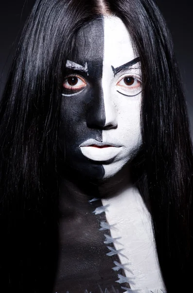 Szatan halloween koncepcja z przerażającą kobietą — Zdjęcie stockowe