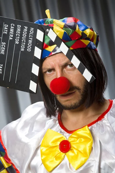 Clown met film clapper board — Stockfoto