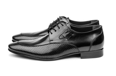 Bir çift erkek ayakkabısı beyazın üzerinde izole edilmiş.