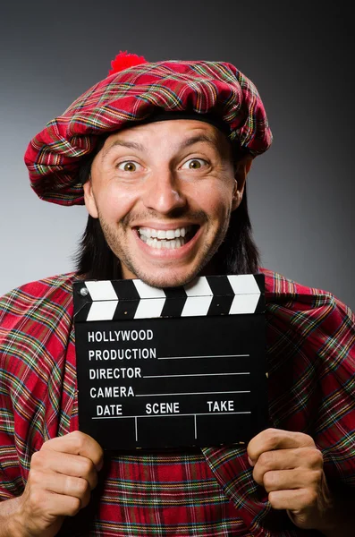 Divertido escocés con película clapboard —  Fotos de Stock