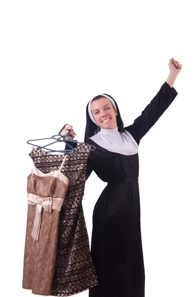 Nonne wählt Kleidung auf dem Kleiderbügel isoliert auf weiß — Stockfoto