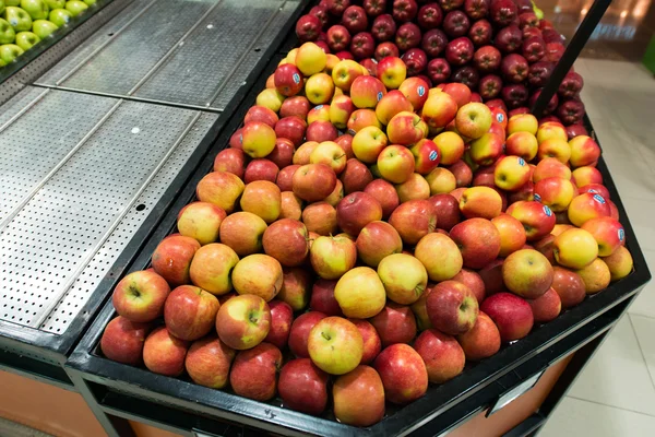 Apple stall in big supermarket — Stock Photo, Image