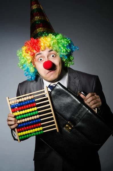 Buffo clown uomo d'affari con abaco — Foto Stock