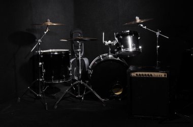konser sırasında müzik aletleri bir dizi