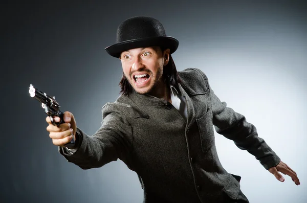 Man with gun and vintage hat — Stock Photo, Image