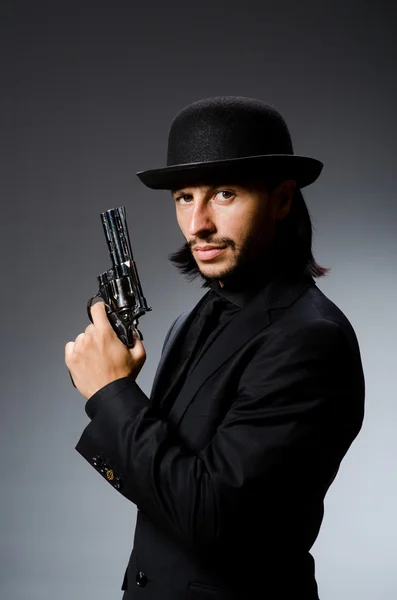 Man with gun and vintage hat — Stock Photo, Image