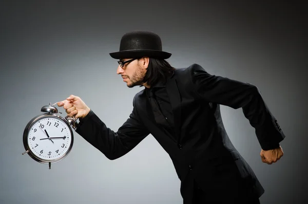 Homme avec horloge et chapeau vintage — Photo