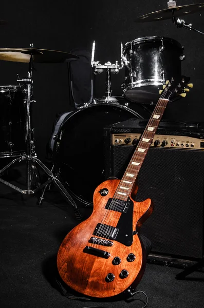 Set van muziekinstrumenten tijdens concert — Stockfoto