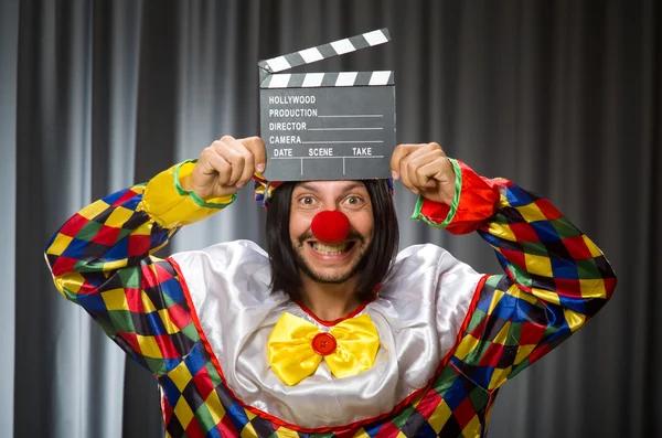Клоун з дошкою для фільмів — стокове фото