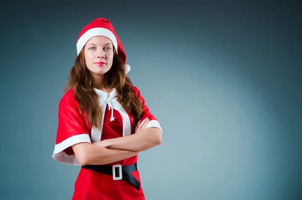 Santa meisje in rood kostuum sneeuw — Stockfoto