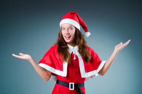 雪圣诞老人穿着红色装束的女孩 — 图库照片